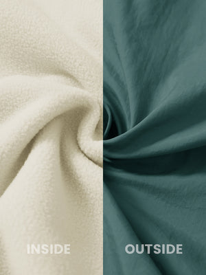 Close-up of the inside-out fabric of the reversible fleece jacket with 5 pockets in beige.